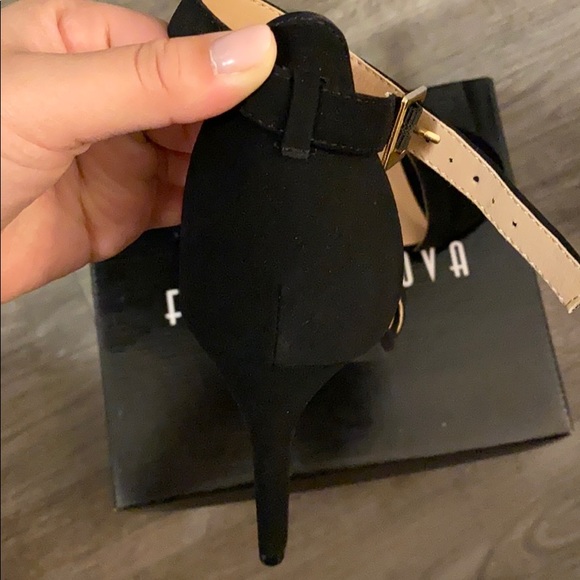 Black heels - Picture 4 of 5